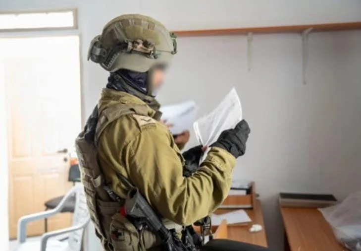 מסווה של 