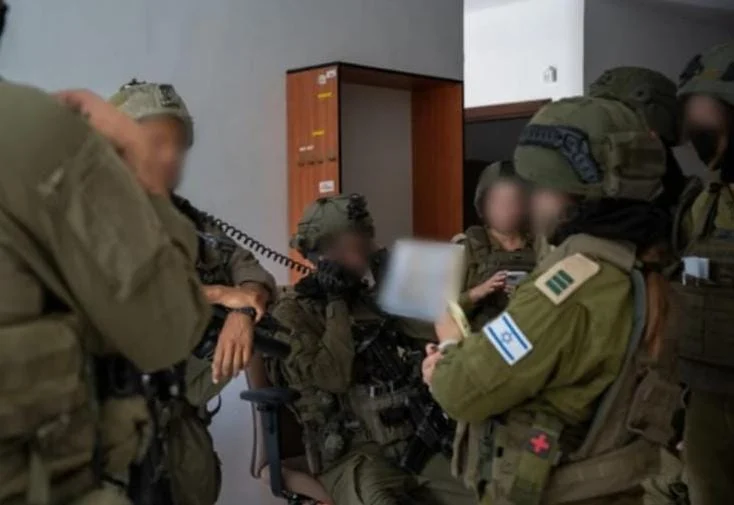 מסווה של 