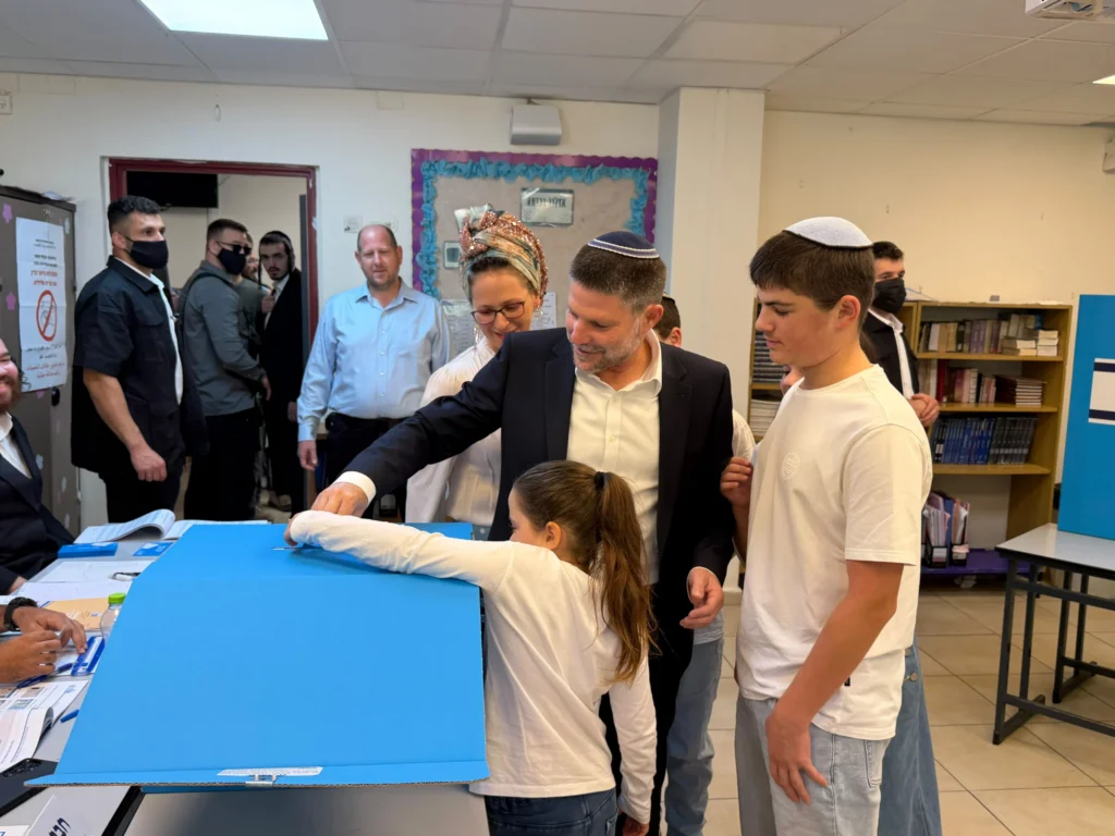 השר בצלאל סמוטריץ' הצביע בקדומים והזהיר מחזרת אסון 92